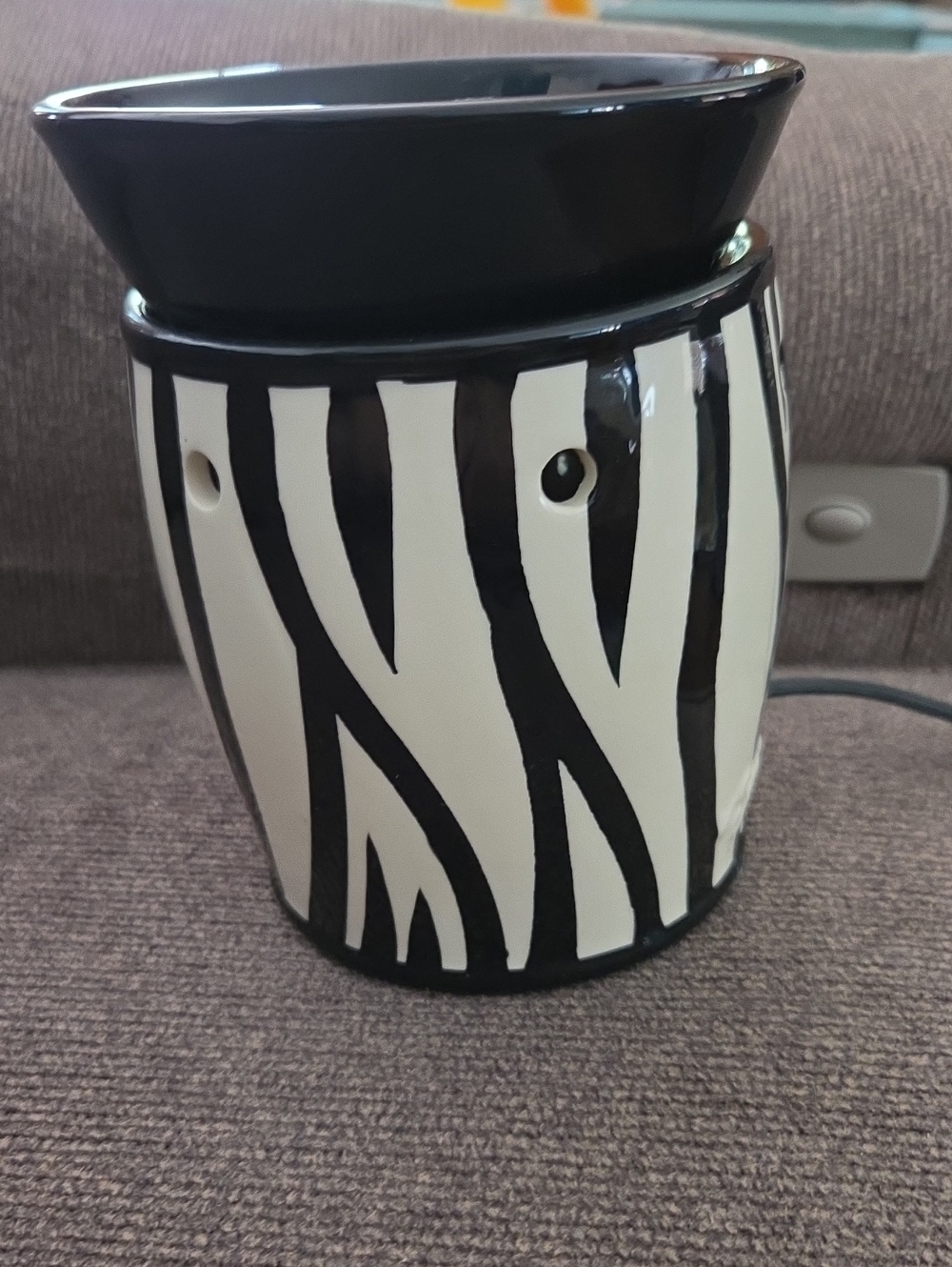 Scentsy Black and White Zebra Ceramic Wax Warmer